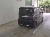Honda N BOX лот № 200 оценка 3.5  с аукциона в Японии 4