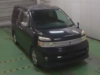 Toyota VOXY  с аукциона в Японии
