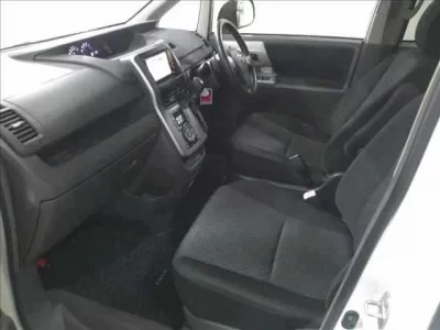 Toyota NOAH  с аукциона в Японии