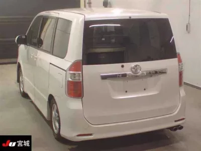 Toyota NOAH  с аукциона в Японии