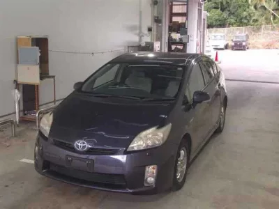 Toyota PRIUS  с аукциона в Японии