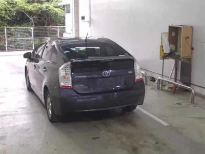 Toyota PRIUS  с аукциона в Японии