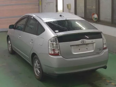 Toyota PRIUS  с аукциона в Японии