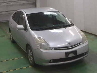 Toyota PRIUS  с аукциона в Японии