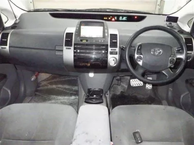 Toyota PRIUS  с аукциона в Японии