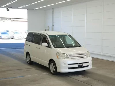 Toyota NOAH  с аукциона в Японии