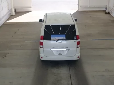 Toyota NOAH  с аукциона в Японии