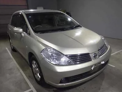 Nissan TIIDA LATIO  с аукциона в Японии