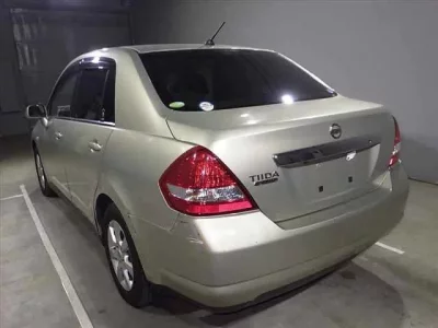 Nissan TIIDA LATIO  с аукциона в Японии