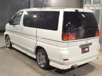 Nissan ELGRAND лот № 9086 оценка R  с аукциона в Японии 1