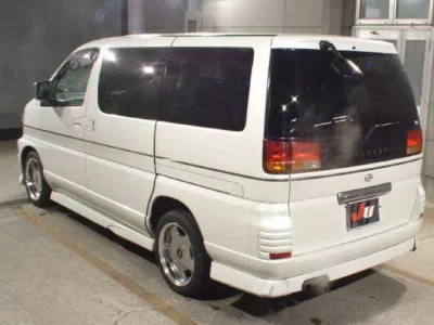 Nissan ELGRAND  с аукциона в Японии
