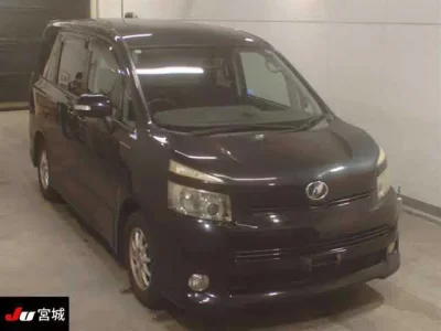 Toyota VOXY  с аукциона в Японии