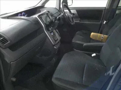 Toyota VOXY  с аукциона в Японии