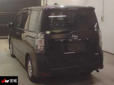 Toyota VOXY  с аукциона в Японии