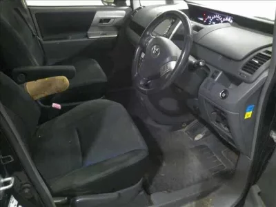 Toyota VOXY  с аукциона в Японии