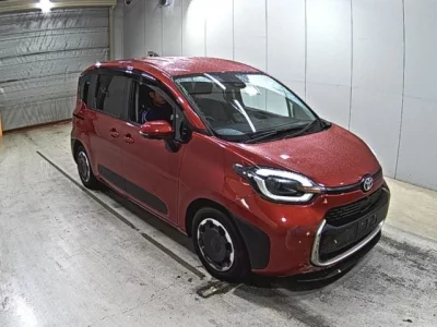 Toyota SIENTA  с аукциона в Японии