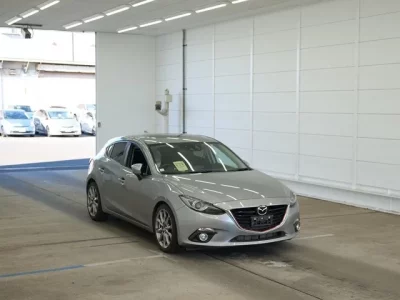 Mazda AXELA  с аукциона в Японии