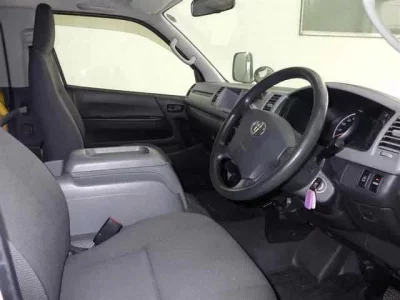 Toyota HIACE  с аукциона в Японии