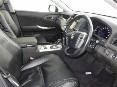 Toyota CROWN  с аукциона в Японии