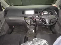 Toyota ISIS лот № 2023 оценка R  с аукциона в Японии 4