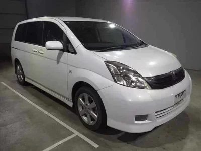 Toyota ISIS  с аукциона в Японии