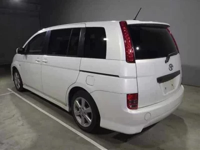 Toyota ISIS  с аукциона в Японии