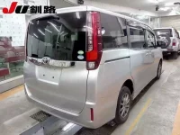 Toyota NOAH лот № 8060 оценка R  с аукциона в Японии 8
