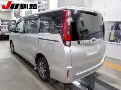 Toyota NOAH  с аукциона в Японии
