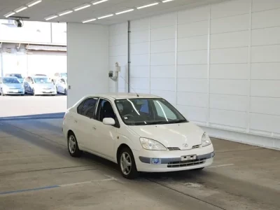 Toyota PRIUS  с аукциона в Японии