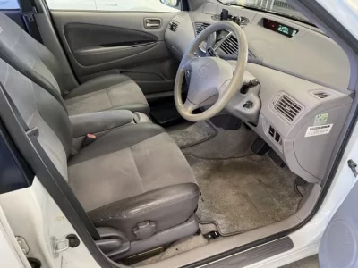 Toyota PRIUS  с аукциона в Японии