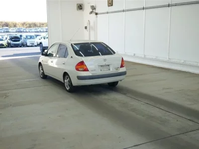 Toyota PRIUS  с аукциона в Японии
