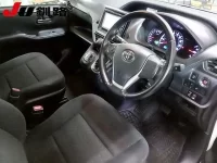 Toyota VOXY лот № 8075 оценка 3.5  с аукциона в Японии 2