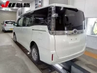 Toyota VOXY лот № 8075 оценка 3.5  с аукциона в Японии 1