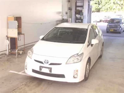 Toyota PRIUS  с аукциона в Японии