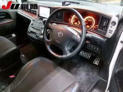 Nissan ELGRAND  с аукциона в Японии