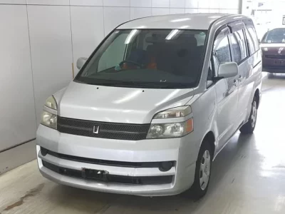 Toyota VOXY  с аукциона в Японии