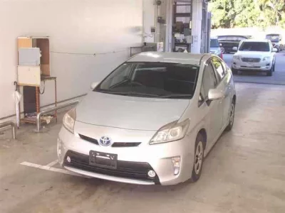 Toyota PRIUS  с аукциона в Японии