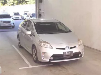 Toyota PRIUS  с аукциона в Японии