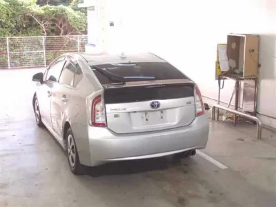 Toyota PRIUS  с аукциона в Японии