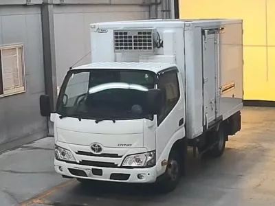Toyota DYNA  с аукциона в Японии