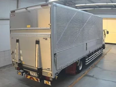 Isuzu FORWARD  с аукциона в Японии