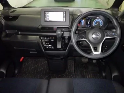 Nissan ROOX  с аукциона в Японии