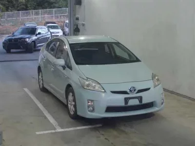 Toyota PRIUS  с аукциона в Японии