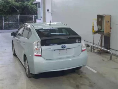 Toyota PRIUS  с аукциона в Японии