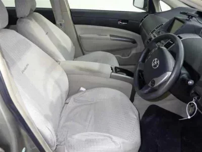 Toyota PRIUS  с аукциона в Японии