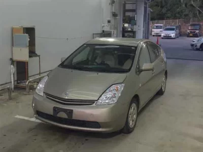 Toyota PRIUS  с аукциона в Японии