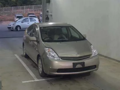 Toyota PRIUS  с аукциона в Японии
