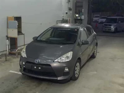 Toyota AQUA  с аукциона в Японии