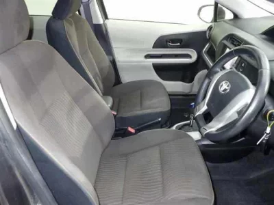 Toyota AQUA  с аукциона в Японии