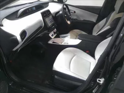 Toyota PRIUS  с аукциона в Японии